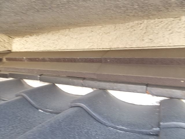 岐阜市で下屋根の点検、瓦屋根と壁の取り合い、軒先のクラックや雨樋の確認